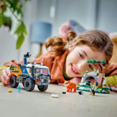 LEGO® City Orman Kaşifinin Arazi Kamyonu Oyuncağı 60426