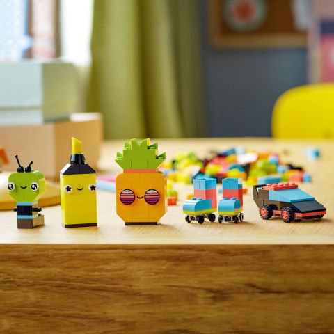 LEGO® Classic Yaratıcı Neon Eğlence 11027