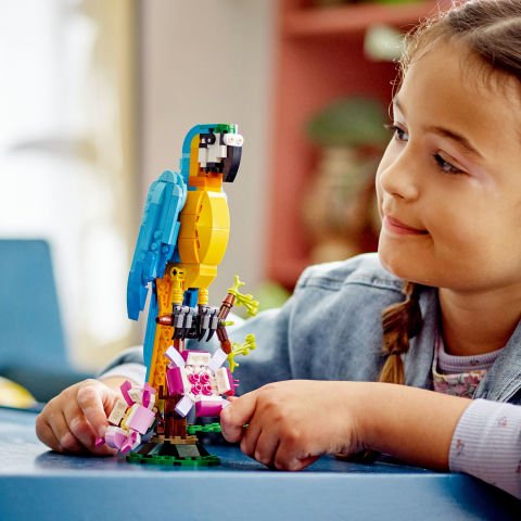 LEGO® Creator Egzotik Papağan 31136