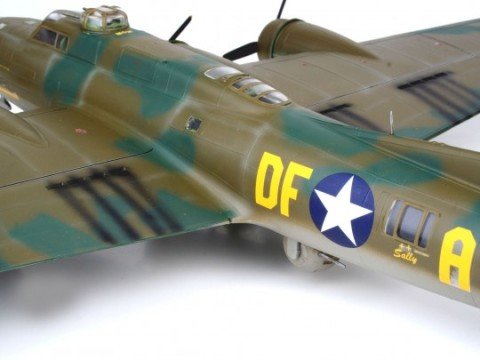 Revell Boeing B-17F Memphis Belle