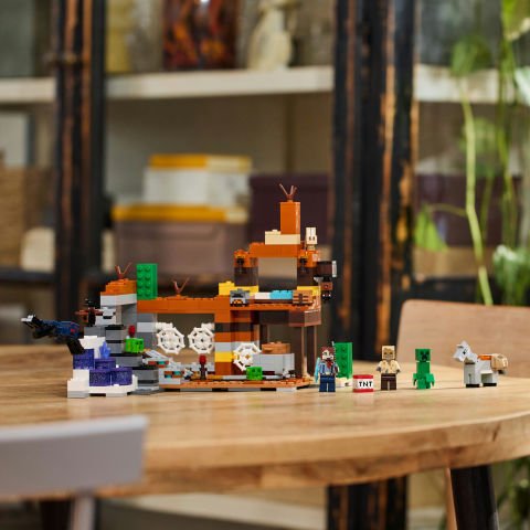 LEGO® Minecraft® Çorak Arazi Maden Kuyusu Video Oyunu Oyuncağı 21263
