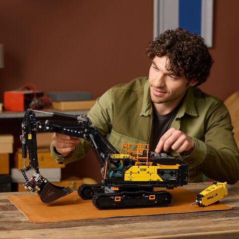 LEGO® Technic Volvo EC500 Hybrid Ekskavatör Seti, Yetişkinler için Hediye 42215
