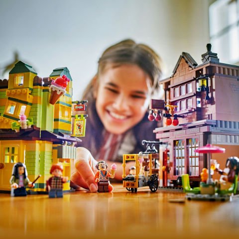 LEGO® Harry Potter™ Kaliteli Quidditch™ Malzemeleri ve Dondurma Salonu Seti 76452