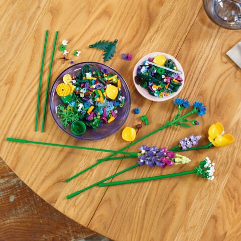 LEGO® Icons Kır Çiçekleri Buketi 10313