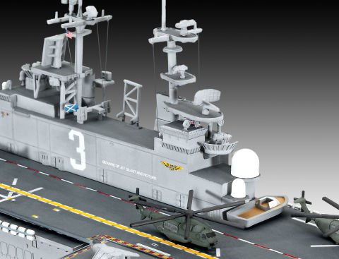 Revell Model Set Assault Carrier USS