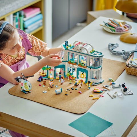LEGO® Friends Heartlake City Hastanesi 42621