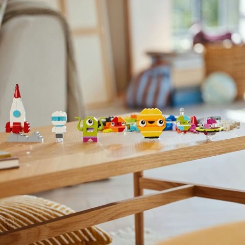 LEGO® Creator Yaratıcı Uzay Gezegenleri 11037