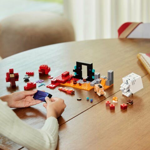 LEGO® Minecraft® Nether Geçidi Pususu 21255