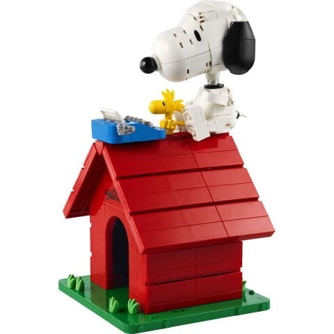 LEGO® Ideas Peanuts: Snoopy’nin Köpek Kulübesi 21368