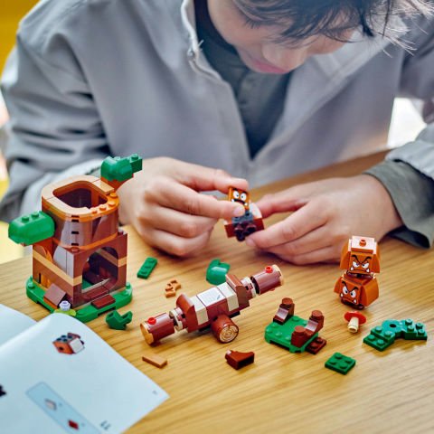 LEGO® Super Mario Goomba Oyun Parkı 71433