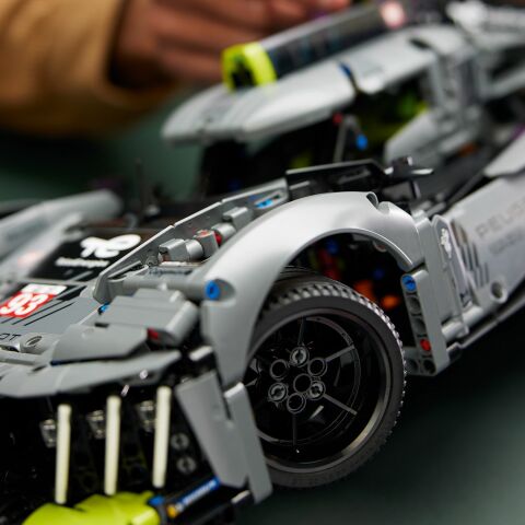LEGO® Technic PEUGEOT 9X8 24H Le Mans Hybrid Hypercar 42156