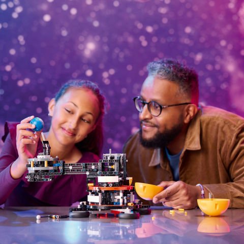 LEGO® Technic Dünya ve Ay Yörüngesi 42179 - 10 Yaş ve Üzeri Uzay Meraklısı Çocuklar için Koleksiyonluk Yaratıcı Oyuncak Model Yapım Seti