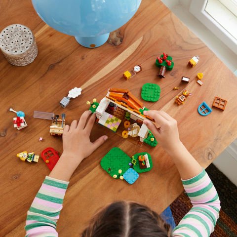 LEGO® Animal Crossing™ Isabelle Ev Ziyaretinde 77049 - 6 Yaş ve Üzeri Çocuklar için İnşa Edilebilen Yaratıcı Oyuncak Yapım Seti