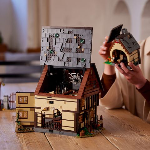 LEGO® Ideas Disney Hocus Pocus: Sanderson Kardeşlerin Evi 21341