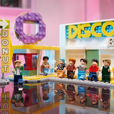 LEGO® Ideas BTS Dynamite 21339 Yapım Seti (749 Parça)