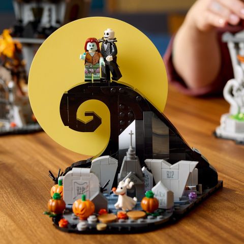 LEGO® Ideas Noel Gecesi Kabusu Diorama Seti 21351