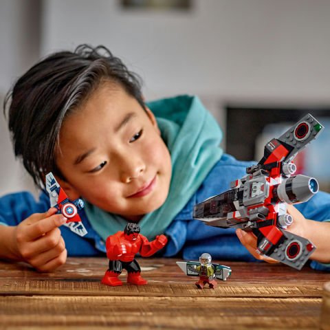 LEGO® Marvel Yeni Kaptan Amerika Yapım Figürü 76292
