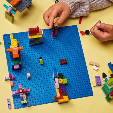 LEGO® Classic Mavi Plaka 11025 - 4 Yaş ve Üzeri LEGO Severler için Açık Uçlu Yaratıcı Yapım Seti (1 Parça)