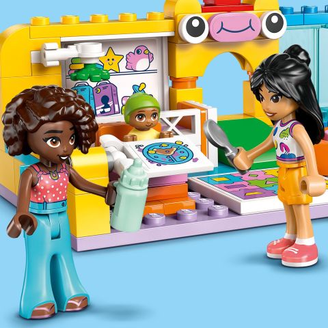 LEGO® Friends Aliya’nın Kız Kardeşinin Oyun Odası Yapım Seti 42645