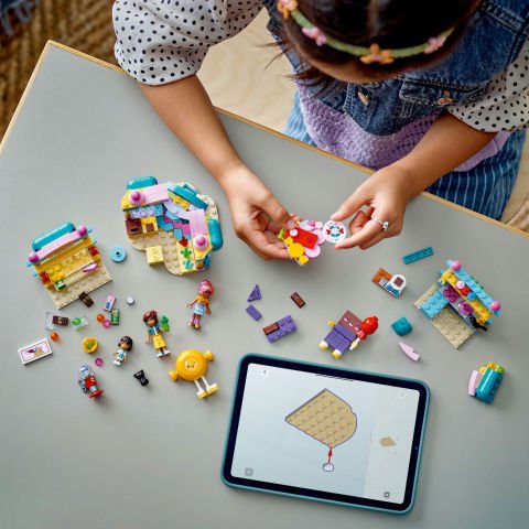 LEGO® Friends Heartlake City Şekerci Dükkanı Rol Yapma Oyun Seti 42649