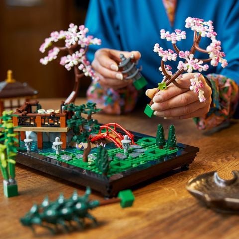 LEGO® Icons Huzurlu Bahçe 10315 Yetişkinler için Yapım Seti