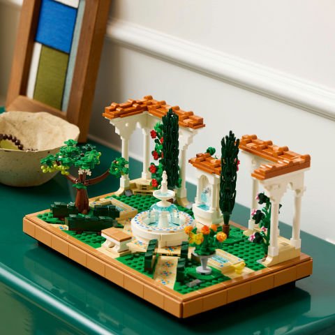 LEGO® Icons Fıskiyeli Bahçe Yetişkinler için Ev ve Ofis Dekoru Yapım Seti 10359