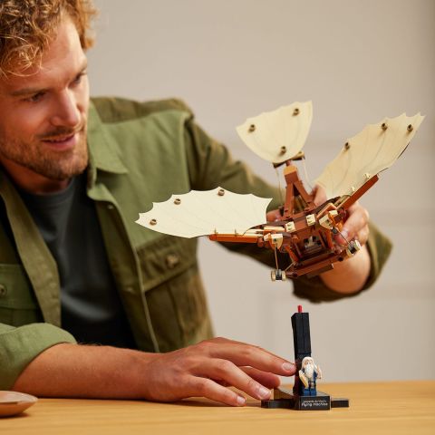 LEGO® Icons Leonardo da Vinci’nin Uçan Makinesi Yetişkinler için Masa Süsü Seti 10363