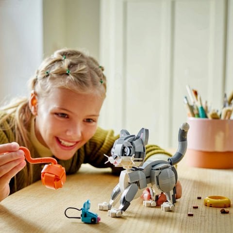 LEGO® Creator 3’ü 1 Arada Oyunbaz Kedi Hayvanlı Oyun Seti 31163