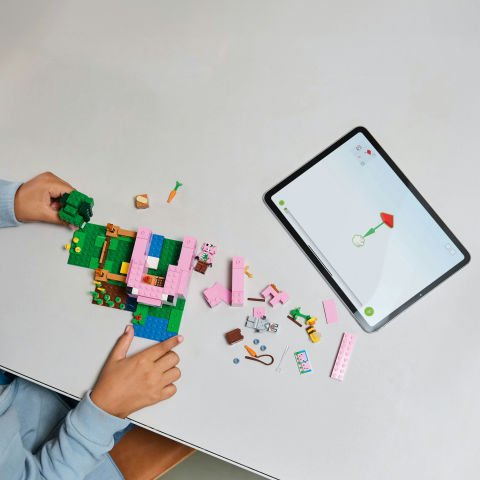LEGO® Minecraft® Yavru Domuz Evi Çocuklar için Hayvanlı Yapım Oyuncağı 21268