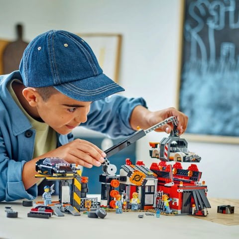 LEGO® City Hurdalık ve Arabalar, 7 Yaş ve Üzeri İçin Hurdalık İşçisi Oyuncağı 60472