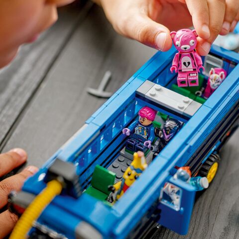LEGO® Fortnite® Savaş Otobüsü 77073