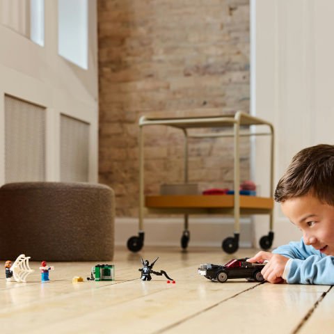 LEGO® Marvel Örümcek Adam, Venom Arabasına Karşı İnşa Edilebilen Oyuncak Araç Seti 76309