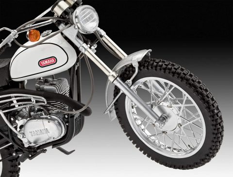 Revell Yamaha 250 DT 1