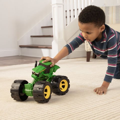 John Deere Arazi Traktörü