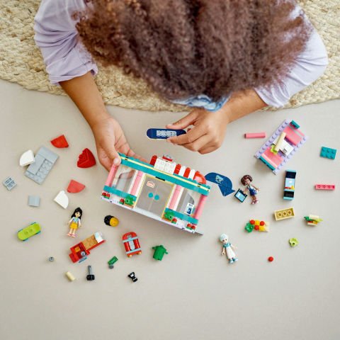 LEGO® Friends Heartlake Şehir Merkezi Restoranı 41728 Oyuncak Yapım Seti