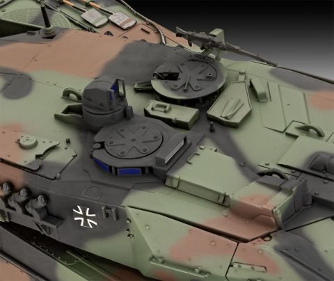Revell Leopard 2 A6M