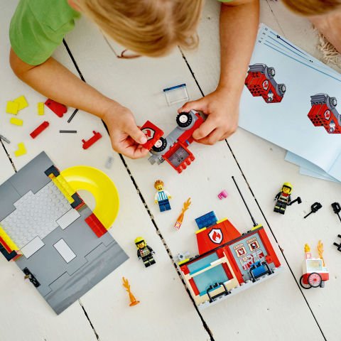 LEGO® City İtfaiye Merkezi ve İtfaiye Kamyonu 60375 Oyuncak Yapım Seti