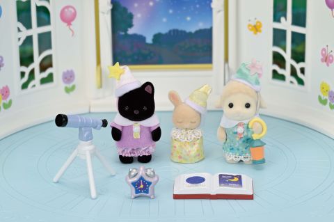 Anaokulu Arkadaşları Pijama Partisi Üçlüsü