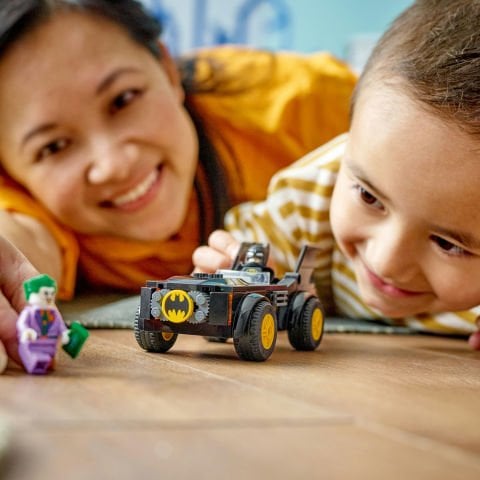 LEGO® DC Batmobile™ Takibi: Batman™ Joker™’e Karşı 76264