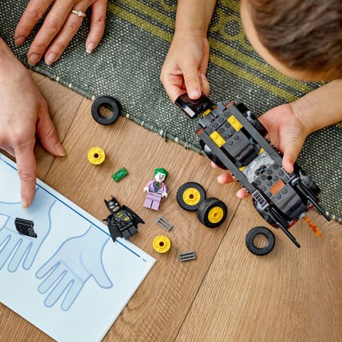 LEGO® DC Batmobile™ Takibi: Batman™ Joker™’e Karşı 76264