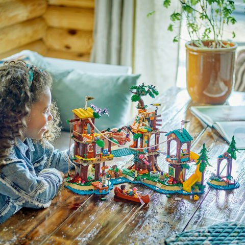 LEGO® Friends Macera Kampı Ağaç Ev Oyun Seti 42631