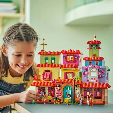 LEGO® ǀ Disney Enkanto Sihirli Madrigal Evi 43245